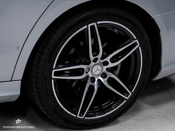 Mercedes-Benz E220 7 of 30
