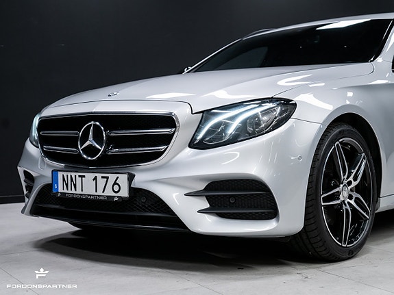 Mercedes-Benz E220 2 of 30