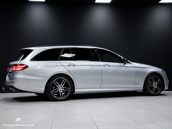 Mercedes-Benz E220 13 of 30