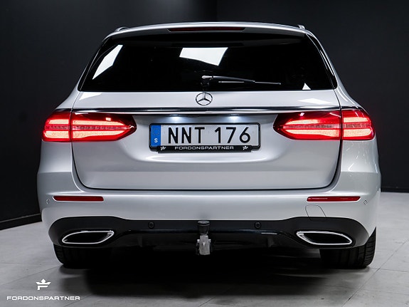 Mercedes-Benz E220 11 of 30