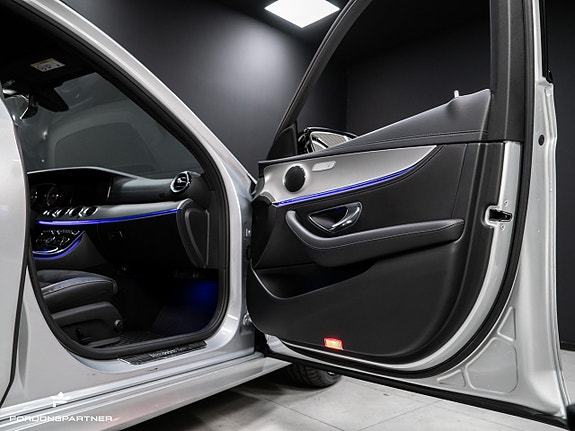 Mercedes-Benz E220 28 of 30
