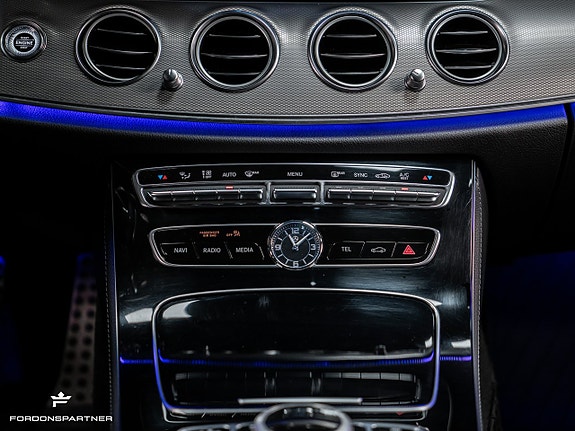 Mercedes-Benz E220 25 of 30