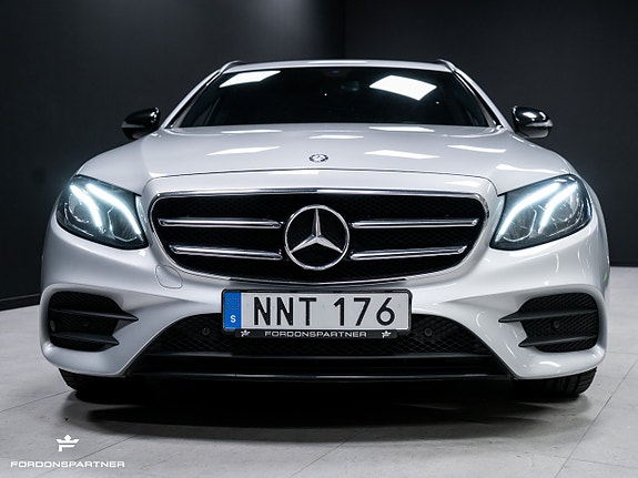 Mercedes-Benz E220 3 of 30