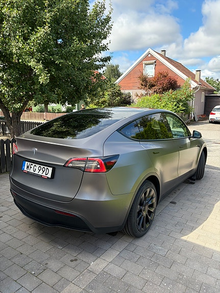 Tesla Model Y 2 of 15
