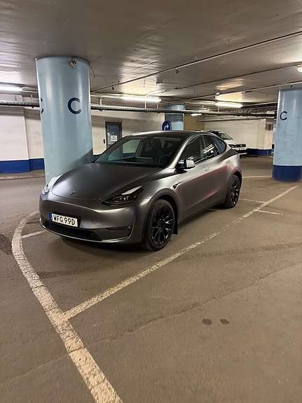 Tesla Model Y 14 of 15