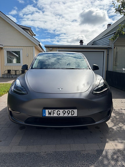 Tesla Model Y 3 of 15