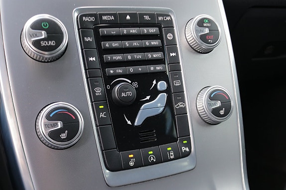 Volvo XC70 15 of 28