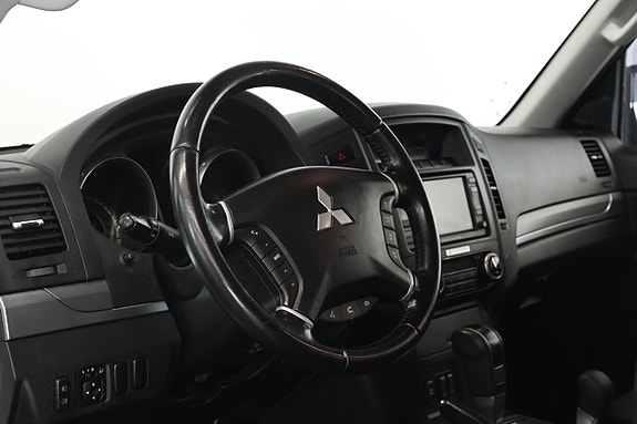 Mitsubishi Pajero 14 of 22