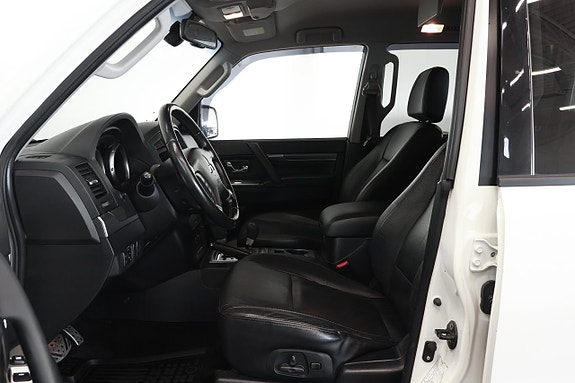 Mitsubishi Pajero 17 of 22