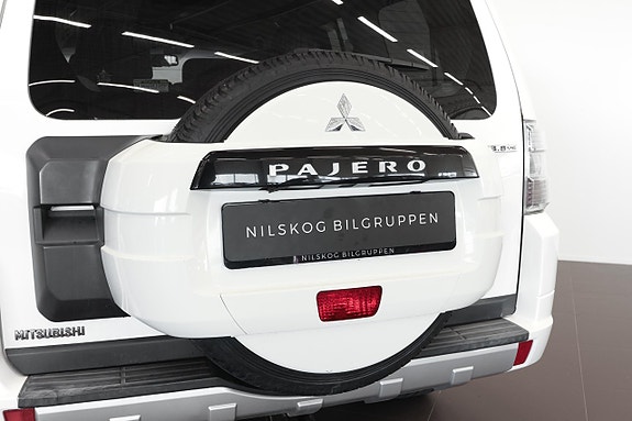 Mitsubishi Pajero 8 of 22