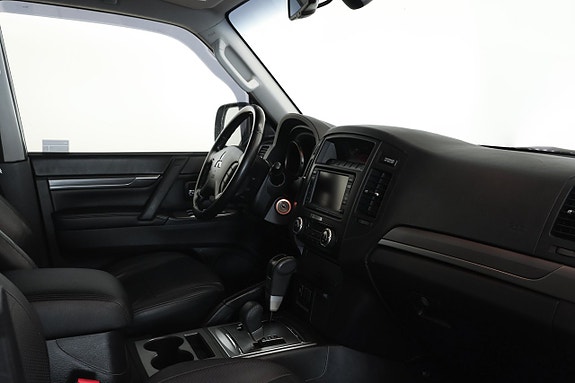 Mitsubishi Pajero 10 of 22