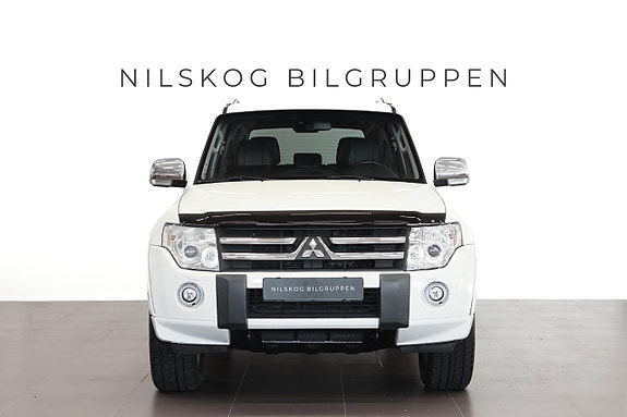 Mitsubishi Pajero 2 of 22