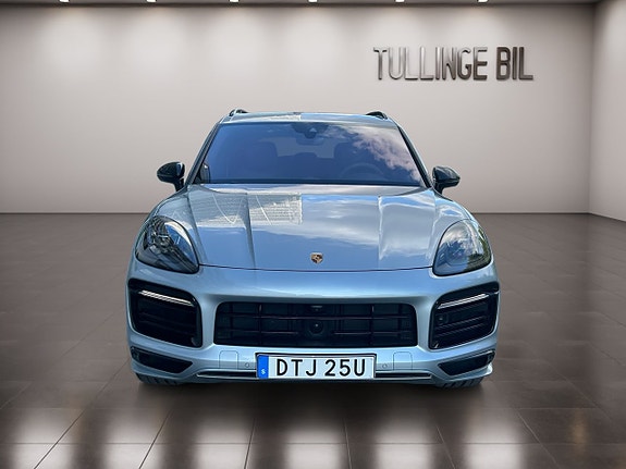 Porsche Cayenne 8 of 30