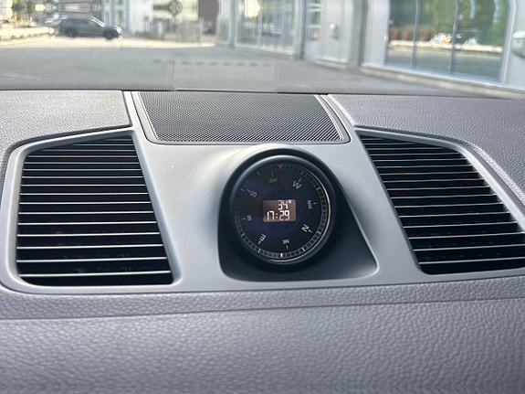 Porsche Cayenne 24 of 30