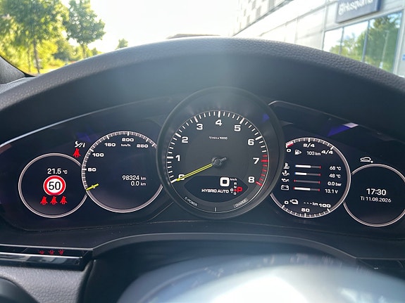 Porsche Cayenne 25 of 30