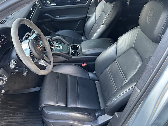 Porsche Cayenne 9 of 30