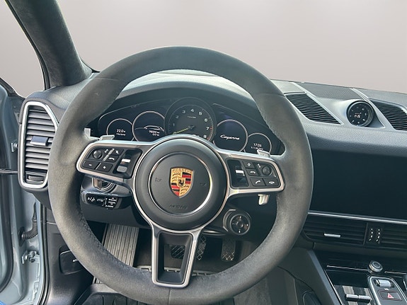 Porsche Cayenne 11 of 30