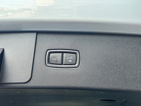 Porsche Cayenne 28 of 30