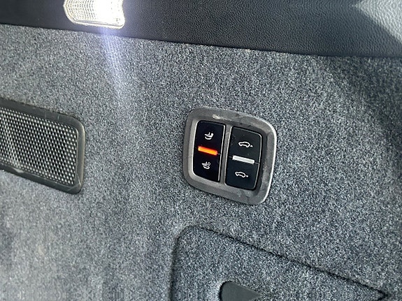 Porsche Cayenne 29 of 30