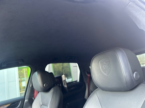 Porsche Cayenne 12 of 30