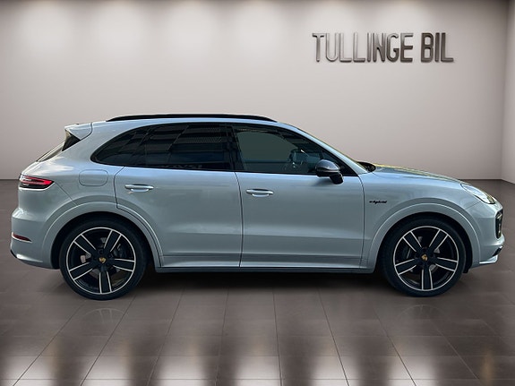 Porsche Cayenne 6 of 30
