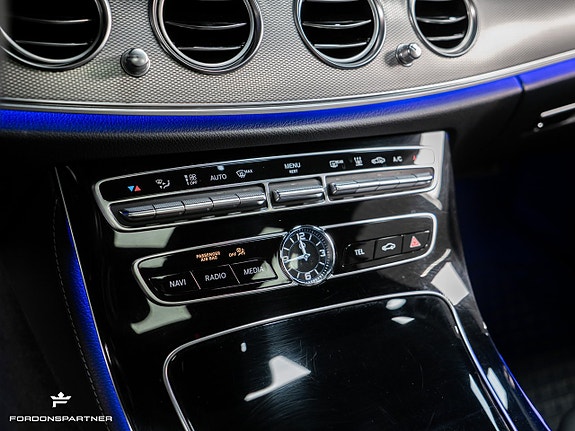 Mercedes-Benz E400 26 of 30
