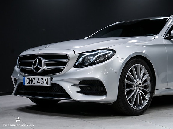 Mercedes-Benz E400 2 of 30