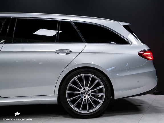 Mercedes-Benz E400 6 of 30