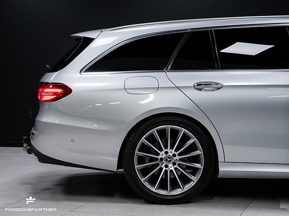 Mercedes-Benz E400 13 of 30