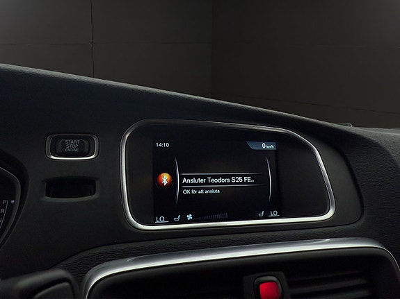 Volvo V40 Cross Country 23 of 27