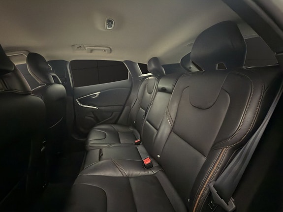 Volvo V40 Cross Country 12 of 27