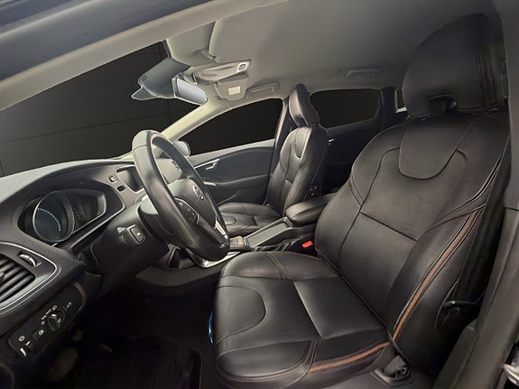 Volvo V40 Cross Country 10 of 27