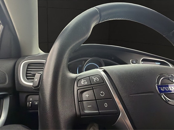 Volvo V40 Cross Country 14 of 27