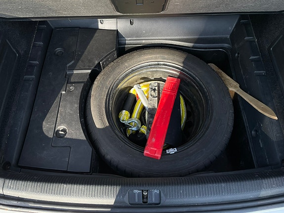Volkswagen Passat 12 of 19