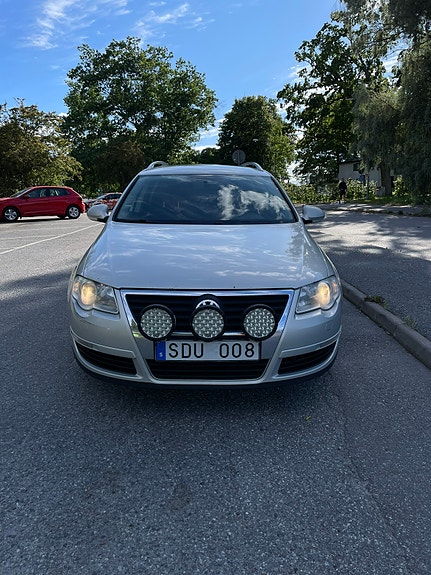 Volkswagen Passat 3 of 19