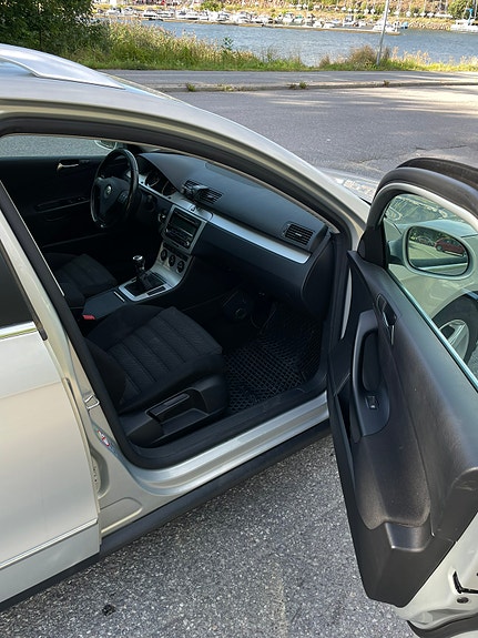 Volkswagen Passat 13 of 19