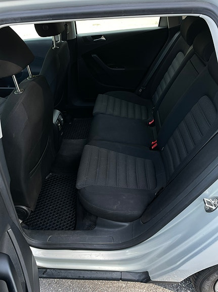 Volkswagen Passat 9 of 19