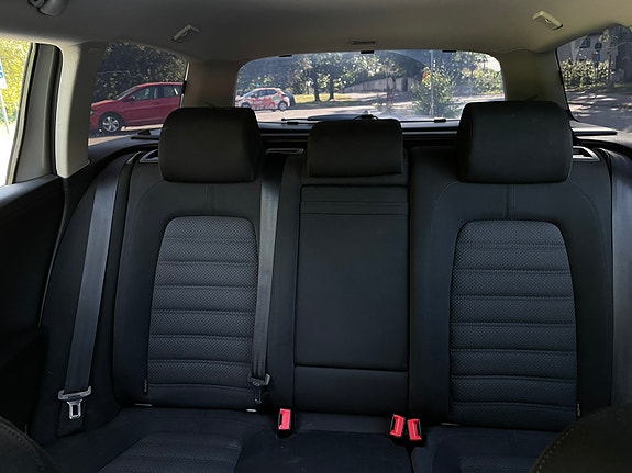 Volkswagen Passat 19 of 19