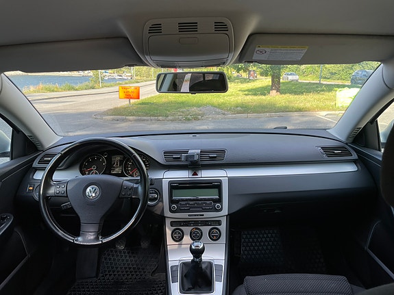 Volkswagen Passat 10 of 19