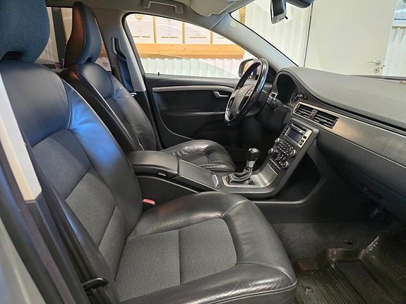 Volvo V70 12 of 23