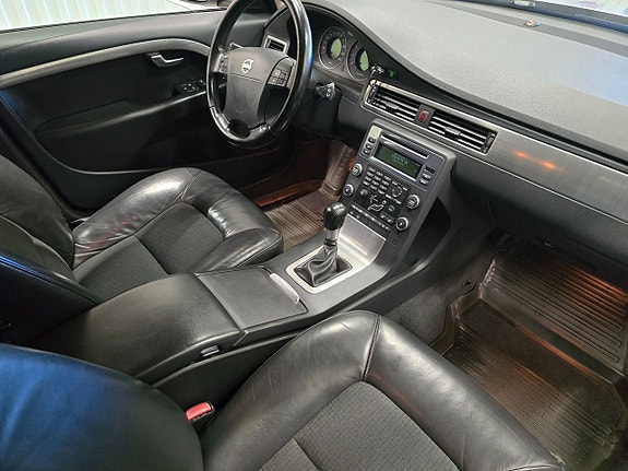 Volvo V70 13 of 23