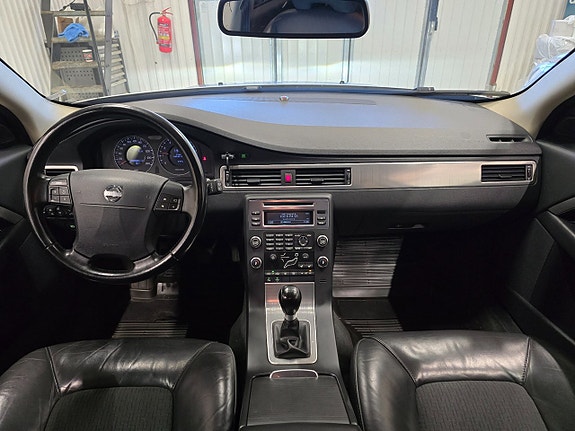 Volvo V70 7 of 23