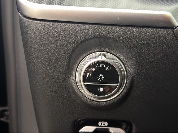 Mercedes-Benz C300 28 of 30