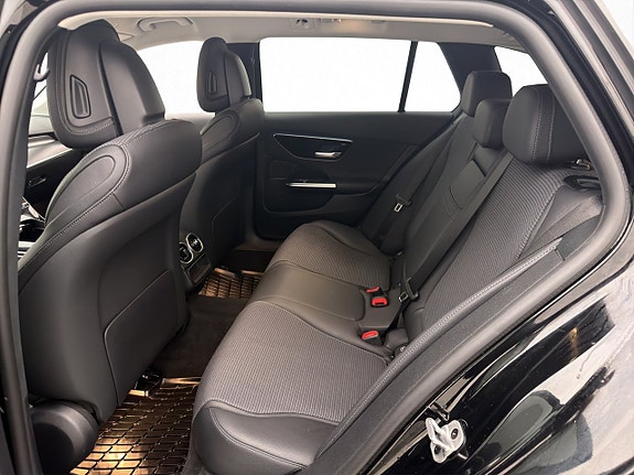 Mercedes-Benz C300 12 of 30