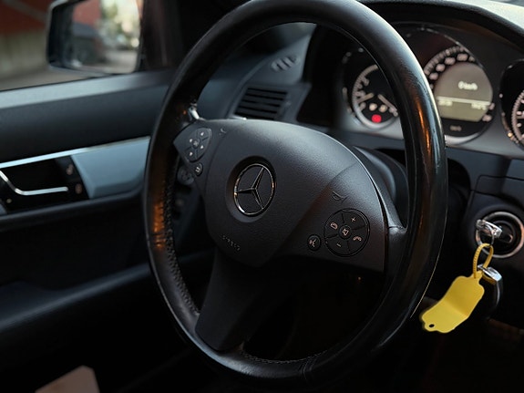 Mercedes-Benz C220 18 of 22