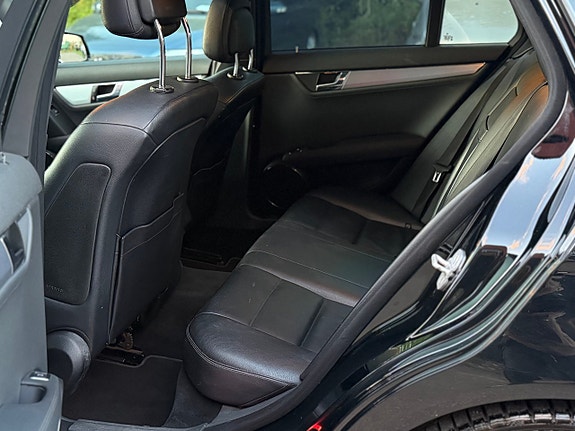 Mercedes-Benz C220 14 of 22