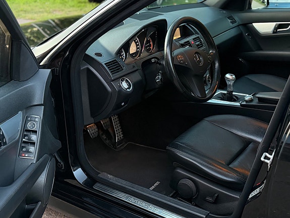 Mercedes-Benz C220 8 of 22
