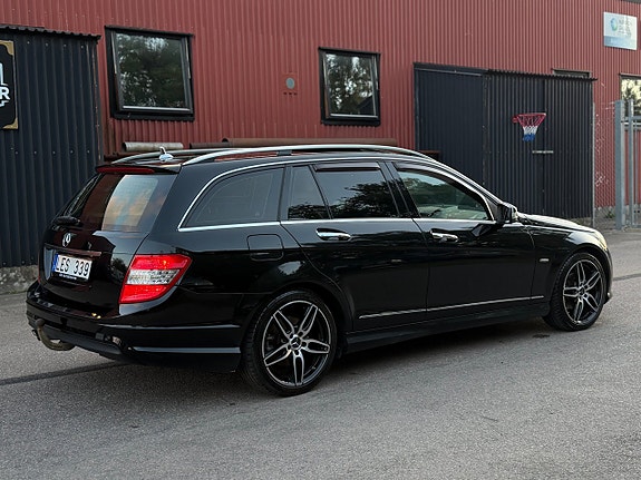 Mercedes-Benz C220 3 of 22