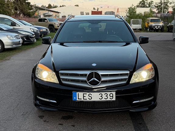 Mercedes-Benz C220 2 of 22