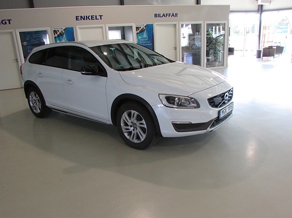 Volvo V60 Cross Country 3 of 17